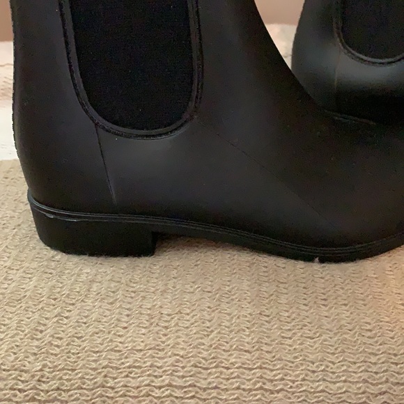 Women’s Rain Boots - NWOT - Never worn - Picture 4 of 6